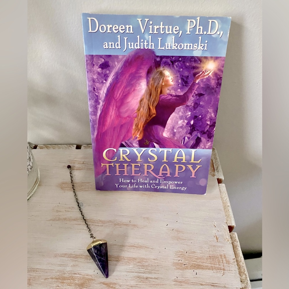 💜Crystal therapy Book set with amethyst Crystal!